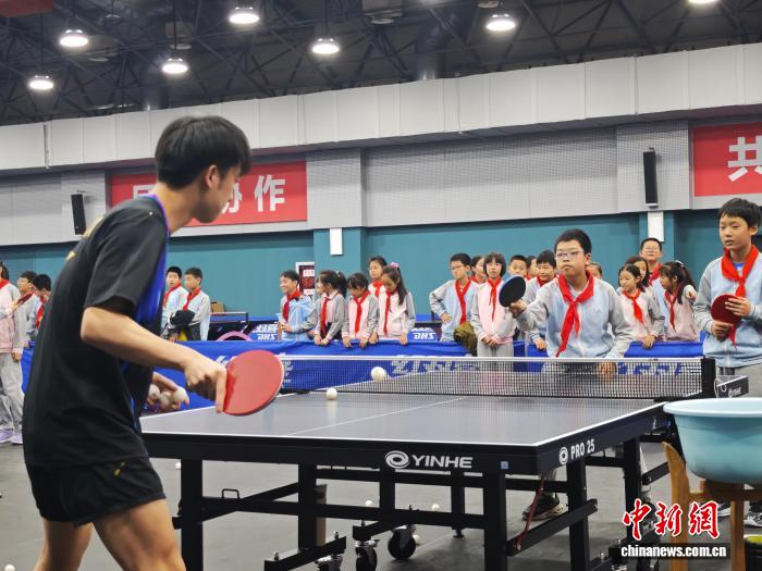 学生走进国家队共上体育思政课