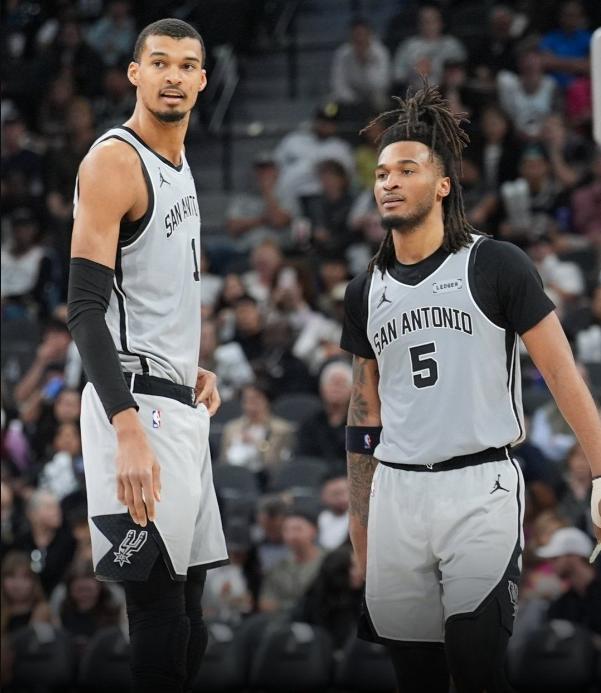 文班亚马率马刺逆转快船双杀 火力全开创历史神