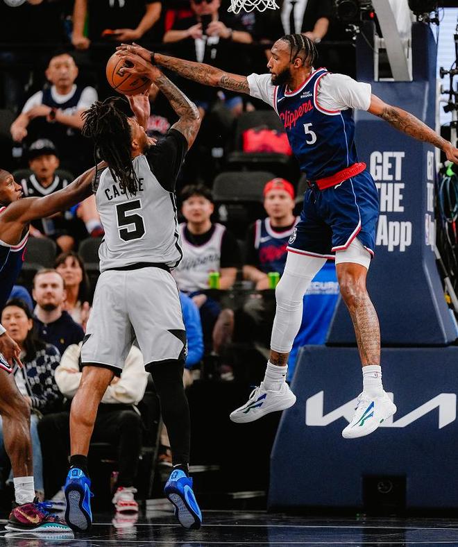 文班亚马率马刺逆转快船双杀 火力全开创历史神