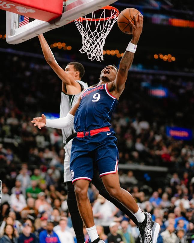 文班亚马率马刺逆转快船双杀 火力全开创历史神