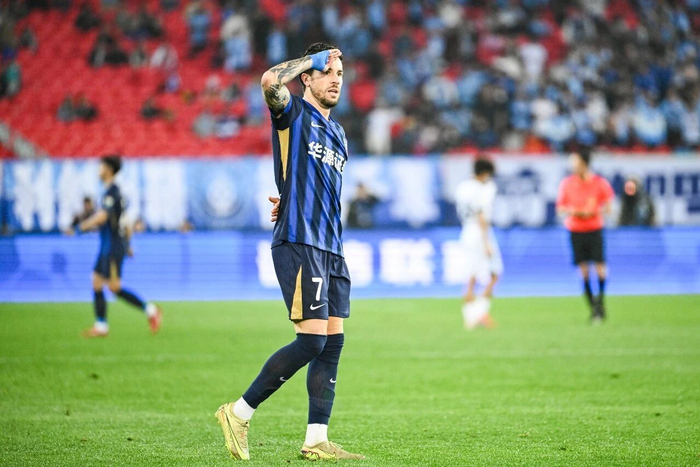 河南队两连胜清零罚分领跑中超，绍尔罗慕洛闪