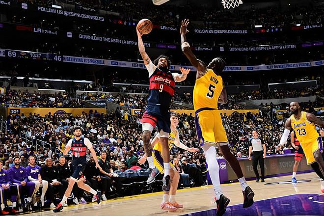 湖人轻取奇才尚帕尼独揽18+4+2助成全场最佳