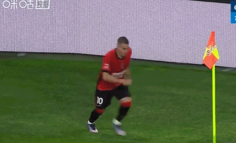 罗慕洛三度角球破门创中超纪录 球迷呼吁加速归