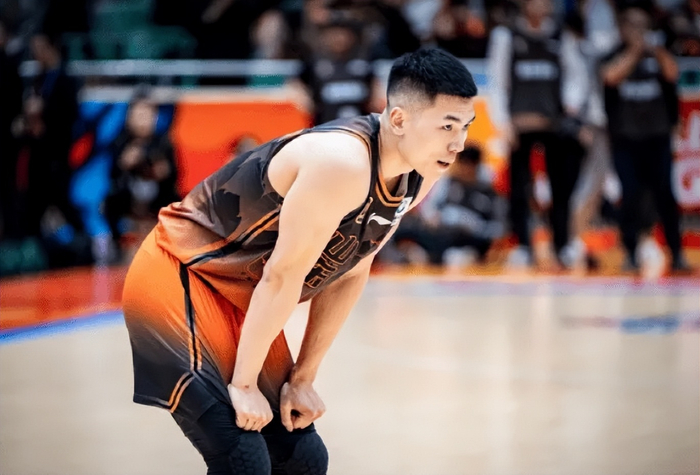 山东双星闪耀力克广东 许梦君三分神准刘毅攻防