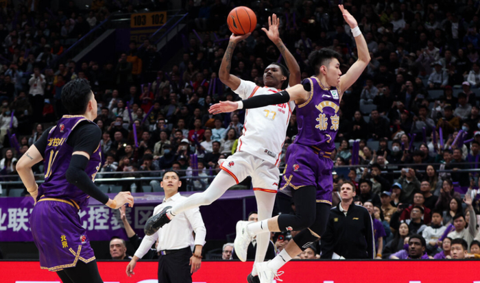 深圳男篮末节逆转北控史密斯36分绝杀创纪录